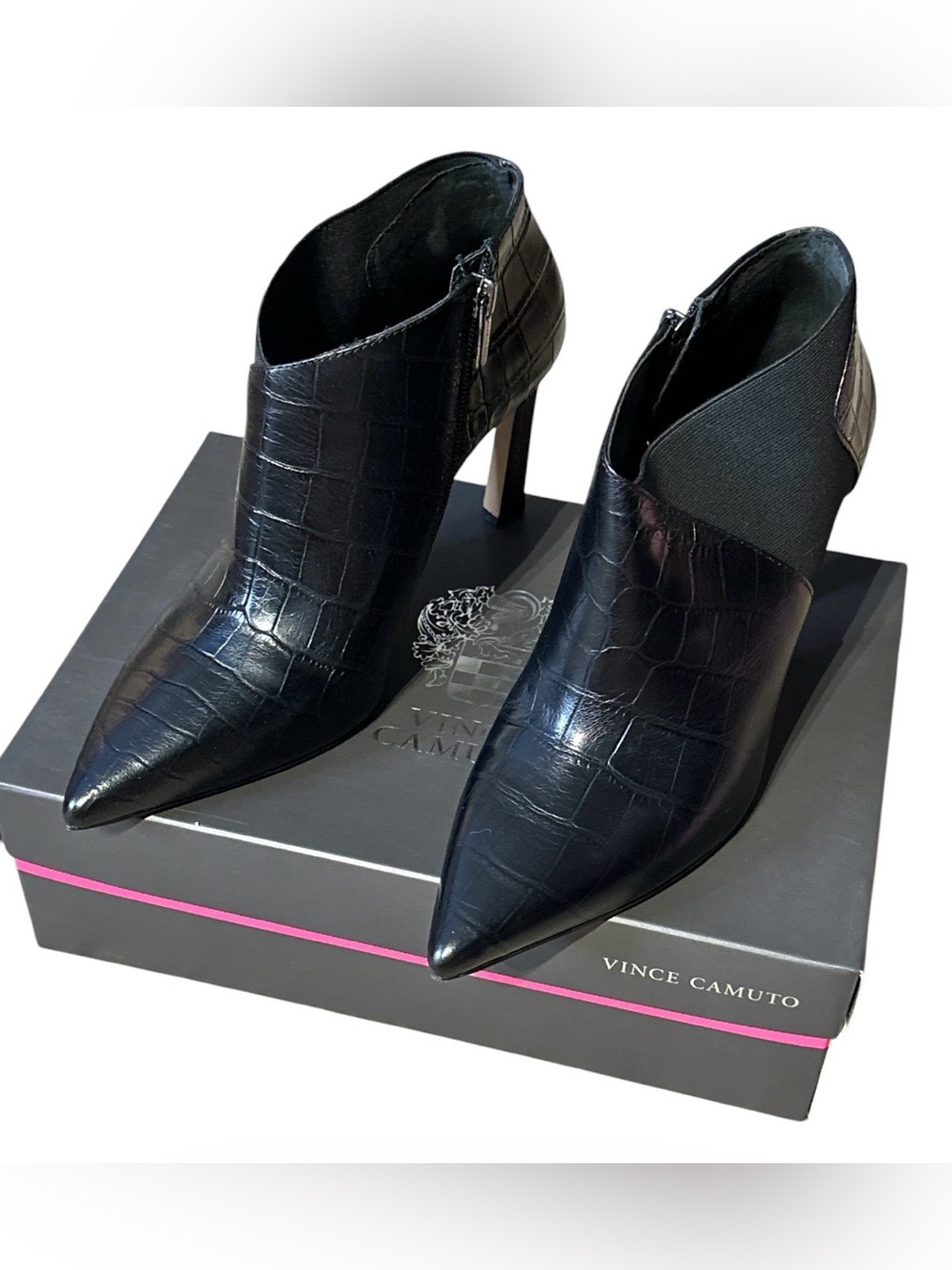 Vince Camuto Sindarah Black Croc-Embossed Leather Pointed Ankle Boots. 9.5x NIB